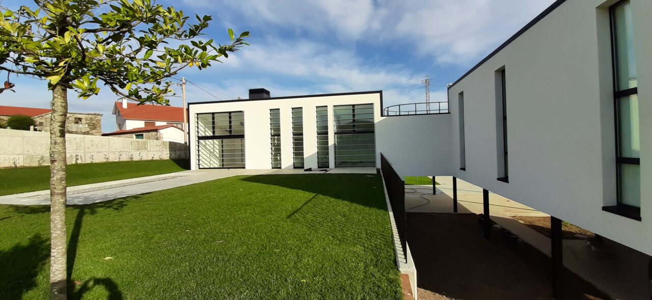Fachada casa Guimarei, estudio arquitectura en A Estrada